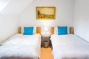 Host Stay Laylands Yard