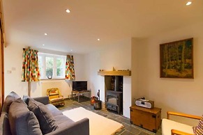 Host Stay Marlpit Cottage