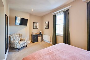 Host & Stay The Raven Hotel Rooms