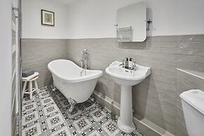 Host Stay Cedar Cottage
