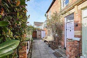 Host Stay Lilac Cottage