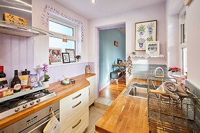 Host Stay Lilac Cottage