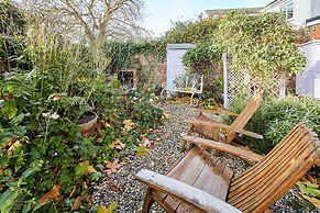 Host Stay Lilac Cottage