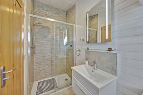 Host Stay Mahonia Lodge