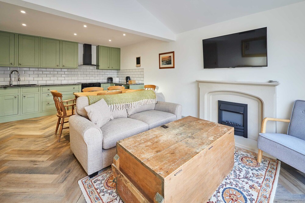 Host Stay Middle Cottage