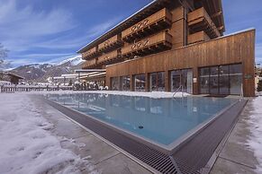 Spacious Apartment With Shared Pool