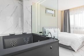 Ophelia Suites by halu!