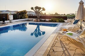 Hg07 Adjacent to Aphrodite Hills- Private Pool, Large Terrace