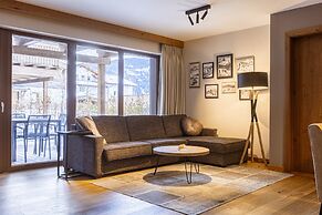 Spacious Apartment With Swimming Pool