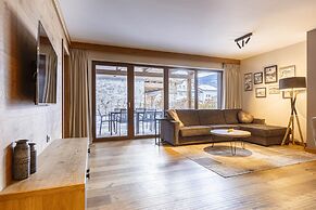 Spacious Apartment With Swimming Pool