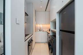 Beachfront 1BR Jumeirah Gate Tower 1