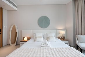 Beachfront 1BR Jumeirah Gate Tower 1