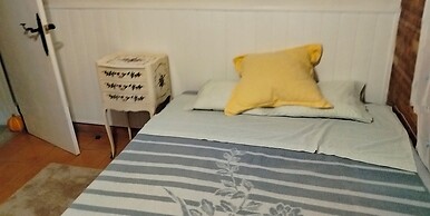 2 Bed Flat - Sleeps 4 - Parking - Wifi
