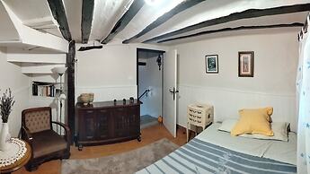 2 Bed Flat - Sleeps 4 - Parking - Wifi