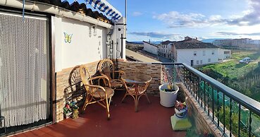 2 Bed Flat - Sleeps 4 - Parking - Wifi