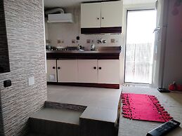 2 Bed Flat - Sleeps 4 - Parking - Wifi