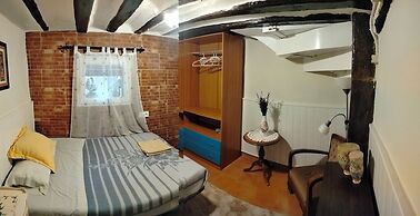 2 Bed Flat - Sleeps 4 - Parking - Wifi