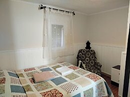 2 Bed Flat - Sleeps 4 - Parking - Wifi