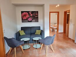 Apartment With Mountain & Slope View