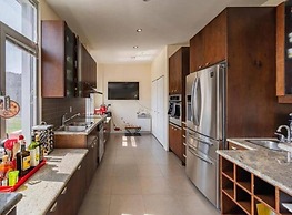 Sleeps6-apartment-parking-balcony-patio