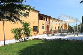 Nice Apartment in Guasticce With Pool