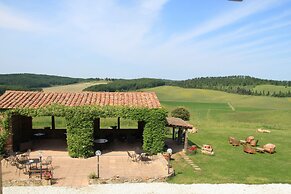 Nice Apartment in Guasticce With Pool