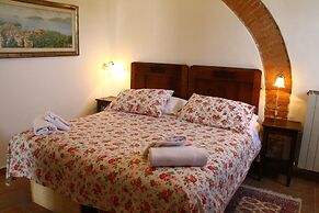 Nice Apartment in Guasticce With Pool