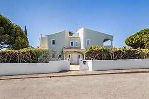 Villa Amendoeira in Olhos de gua