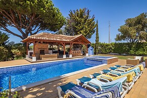 Villa Amendoeira in Olhos de gua