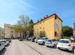 Pretty Apartment Near Golf Course