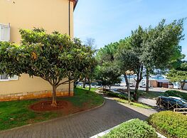 Pretty Apartment Near Golf Course