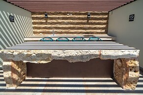 Modern PH with 2 Br & Pool at Arena 509