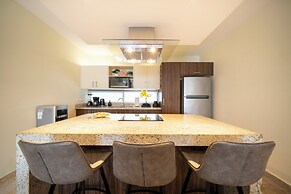 Modern PH with 2 Br & Pool at Arena 509