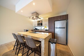 Modern PH with 2 Br & Pool at Arena 509