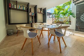 Modern PH with 2 Br & Pool at Arena 509