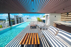 Modern PH with 2 Br & Pool at Arena 509