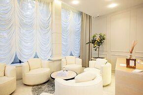Tresor Le Palais Timisoara, Curio Collection By Hilton
