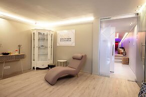 Tresor Le Palais Timisoara, Curio Collection By Hilton