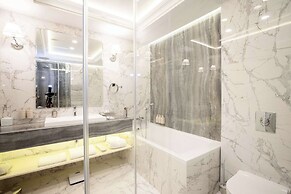 Tresor Le Palais Timisoara, Curio Collection By Hilton