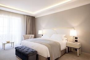 Tresor Le Palais Timisoara, Curio Collection By Hilton