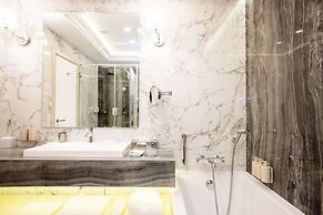 Tresor Le Palais Timisoara, Curio Collection By Hilton