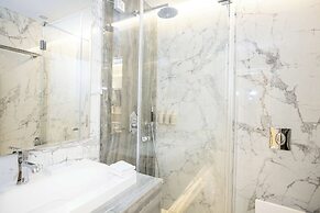 Tresor Le Palais Timisoara, Curio Collection By Hilton