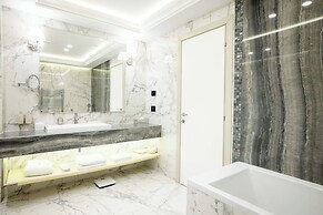 Tresor Le Palais Timisoara, Curio Collection By Hilton