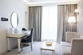 Tresor Le Palais Timisoara, Curio Collection By Hilton