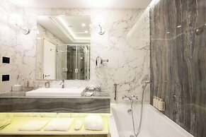 Tresor Le Palais Timisoara, Curio Collection By Hilton