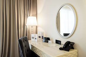 Tresor Le Palais Timisoara, Curio Collection By Hilton