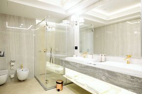 Tresor Le Palais Timisoara, Curio Collection By Hilton