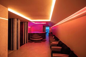 Tresor Le Palais Timisoara, Curio Collection By Hilton