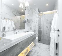 Tresor Le Palais Timisoara, Curio Collection By Hilton