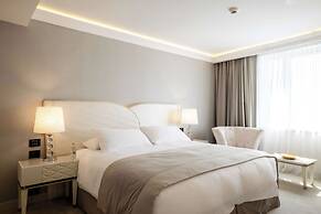 Tresor Le Palais Timisoara, Curio Collection By Hilton